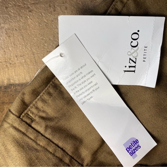 Liz Claiborne Women’s Brown capri Stretch pants Size petite 12 - Picture 16 of 16